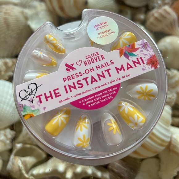 📚💅🏽All Your Perfects by Colleen Hoover with matching nail set - Picture 4 of 8